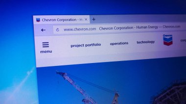 Minsk, Beyaz Rusya - 17 Nisan 2018: Chevron Corporation, bir Amerikan çokuluslu enerji corporation için resmi web sitesi ana sayfası