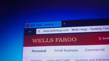 Minsk, Beyaz Rusya - 17 Nisan 2018: Wells Fargo ve şirket, bir Amerikan çokuluslu finansal hizmetler şirketi için resmi web sitesi ana sayfası