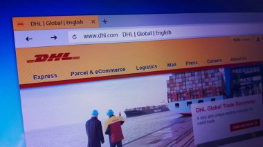 Minsk, Beyaz Rusya - 17 Nisan 2018: Dhl Express, Alman lojistik şirketi Deutsche Post Dhl bir bölümü için resmi web sitesi ana sayfası