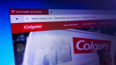 Minsk, Beyaz Rusya - 17 Nisan 2018: Colgate, prensip olarak ağız hijyeni ürünleri satmak için kullanılan bir şemsiye marka için resmi web sitesi ana sayfası