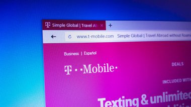 Minsk, Beyaz Rusya - 17 Nisan 2018: T-Mobile, Alman telekomünikasyon şirketi Deutsche Telekom Ag mobil iletişim şubeleri tarafından kullanılan marka adı resmi web sitesi ana sayfası
