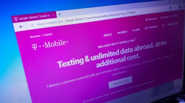 Minsk, Beyaz Rusya - 17 Nisan 2018: T-Mobile, Alman telekomünikasyon şirketi Deutsche Telekom Ag mobil iletişim şubeleri tarafından kullanılan marka adı resmi web sitesi ana sayfası
