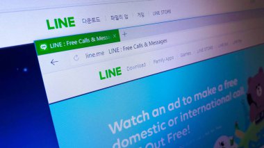 Minsk, Beyaz Rusya - 28 Nisan 2018: Satır, popüler bir messenger app için resmi web sitesi ana sayfasına dünya çapında.