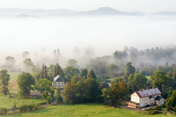 Nebelige Herbstlandschaft — Stockfoto