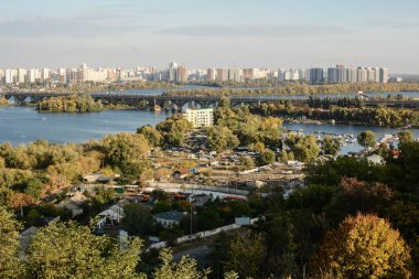 Kyiv, Ukrayna - Dnipro Nehri 'nin Sol Kıyı Manzarası 