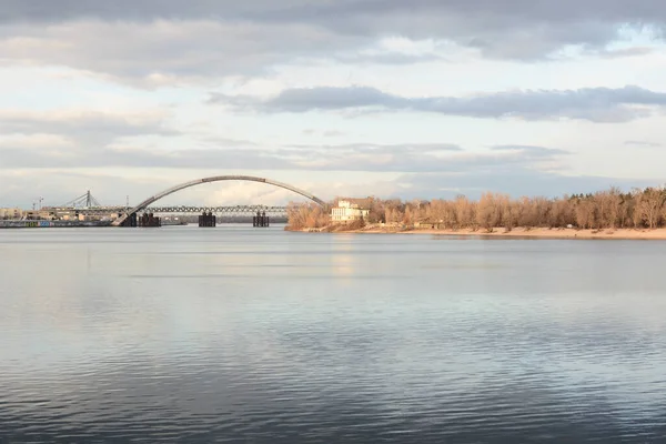 Kiev Ucrania Vista Del Puente Podilsko Voskresensky Paisaje Urbano Invierno — Foto de Stock