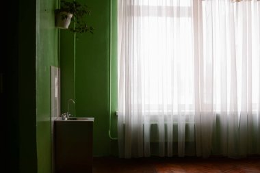 Kyiv Okulu, Ukrayna 2020 'deki Washstand ile Boş Koridorun İçi