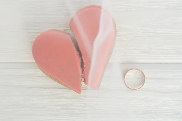 Broken Heart Wedding Ring — 图库照片