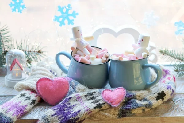 Pair Cups Drink Decorated Meringues Marshmallow Snowmen Christmas Decor Hearts — Stock Photo, Image