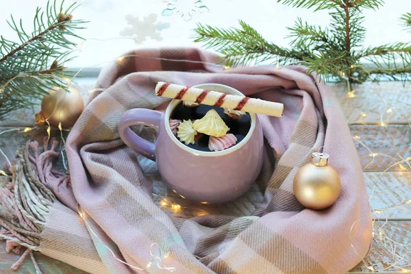 Une Tasse Café Avec Meringues Dessert Une Écharpe Chaude Décor — Photo