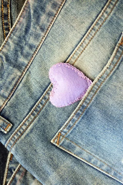 Valentinstag Herz Auf Jeans Taschenhintergrund Draufsicht — Stockfoto