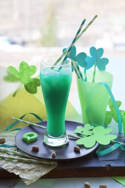 Saint Patrick Verres Avec Une Boisson Verte Tubes Cocktail Avec — Photo