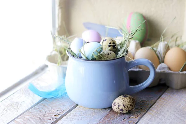 Ostern Dekorative Komposition Tasse Eier Dekor Auf Einer Holzoberfläche Auf — Stockfoto