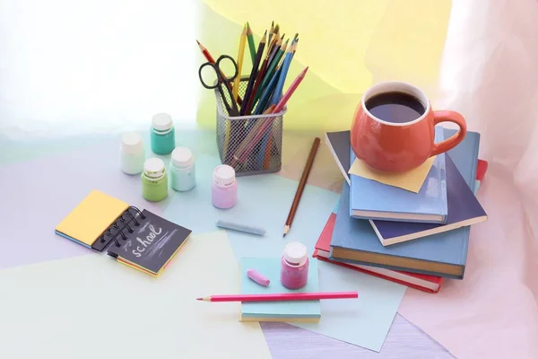 Papelería Escolar Libros Taza Mesa Concepto Educación Hogar Parte Habitación — Foto de Stock