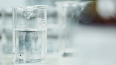 Tüp su ve laboratuvar reaktifi