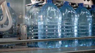 Plastik Şişeleri Doldurmak için Endüstriyel Otomatik Makine.