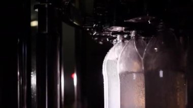 Plastik Şişeleri Doldurmak için Endüstriyel Otomatik Makine.