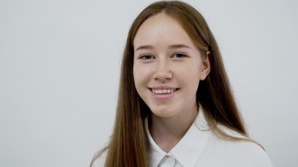 Portrait of smiling caucasian young girl close up isolated on white background — Stockvideo