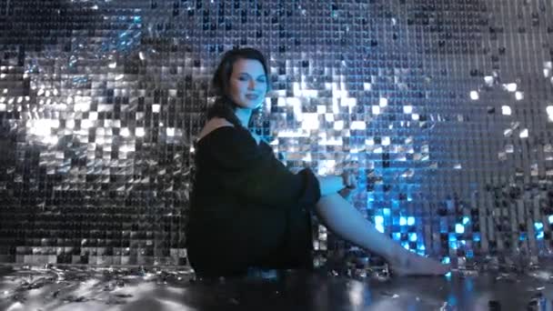 Portrait of beauty fashion smiling young woman sitting on floor in neon light — 비디오