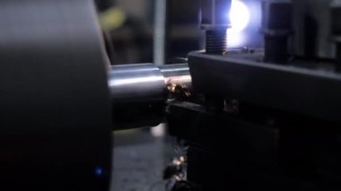 Fabrika üretim torna makinesinde otomatik kesinti, ağır sanayi