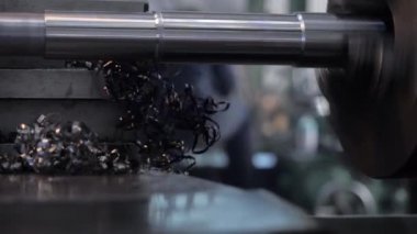 Fabrika üretim torna makinesinde otomatik kesinti, ağır sanayi