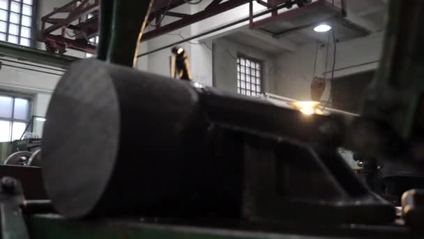 Automatic heat saw cut iron detail use steel machine tool, metal parts work line — Stock Video