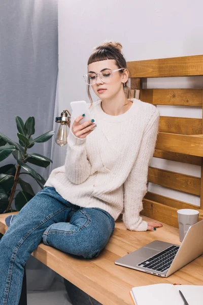Girl Sitting Table Office Looking Smartphone — Free Stock Photo