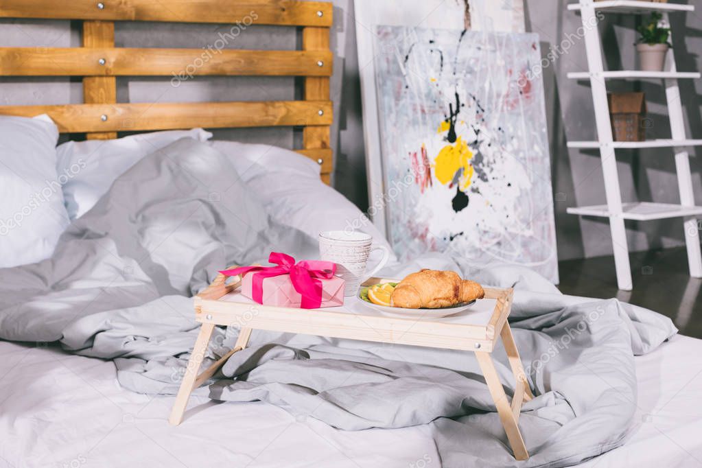 Tray Breakfast Present Box Blanket Bed — Stock Photo © NastyaBerezen
