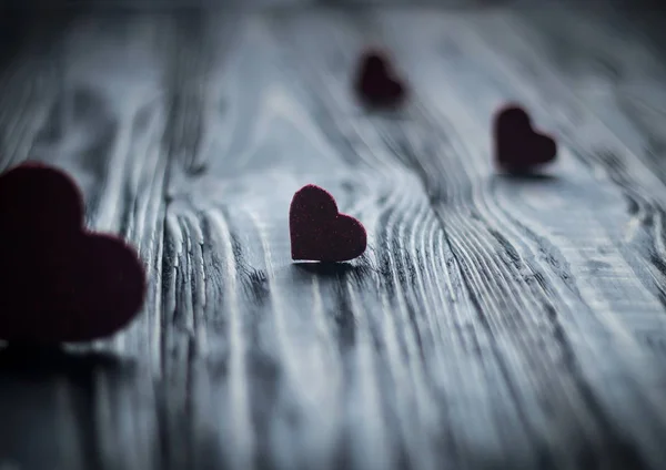 Corazones medios de comunicación amor poner en madera vieja — Foto de Stock