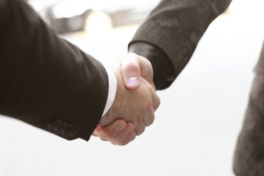 yakın çekim. karşılıklı iş ortakları üzerinde arka plan bulanık