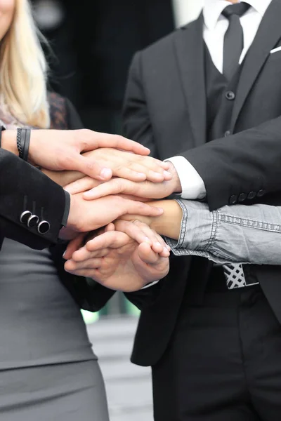 Επιχειρηματίες, πτυσσόμενα τους together.concept τα χέρια της ομαδικής εργασίας — Φωτογραφία Αρχείου