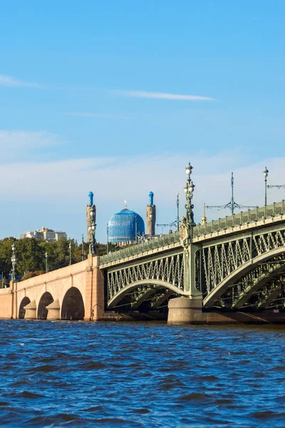 Troitsky bridge and Mosque in St. Petersburg — Stock Photo, Image