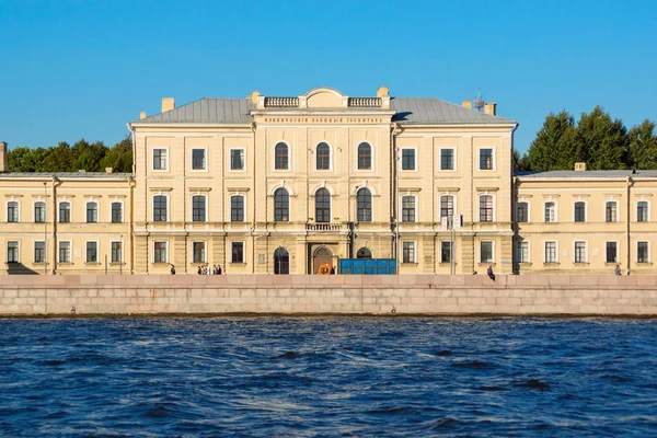 Building of Clinical Military Hospital in St. Petersburg — Stock Photo, Image