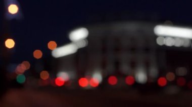 Gece şehir trafik ışıkları bokeh