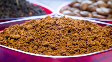 Hazır kahve ve pasta, üstten görünüm