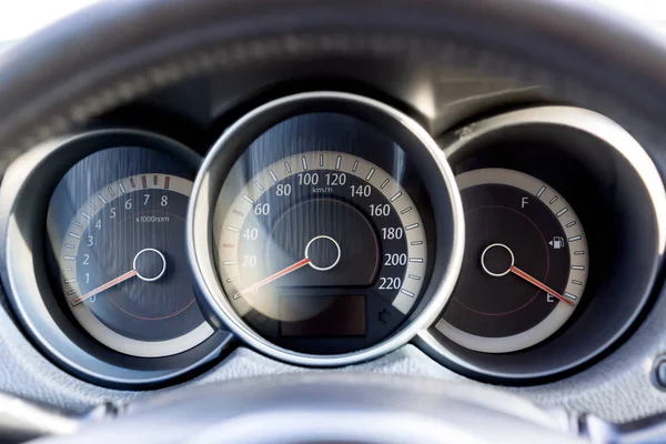 Autodashboard met ronde putten — Stockfoto