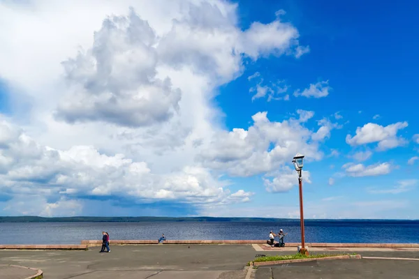 Quai municipal du lac Onego en été — Photo