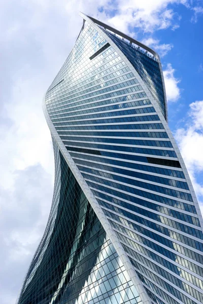 Twisted skyscraper in Moscow city — Stock Photo, Image