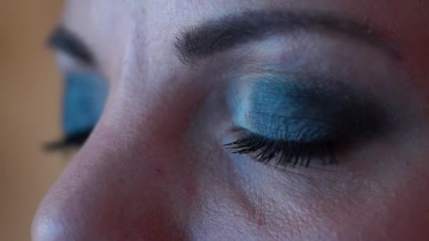 Maquillage des yeux fermer 