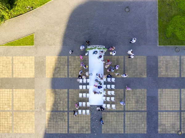 Вид Воздуха Летнюю Свадебную Церемонию Открытом Воздухе — стоковое фото