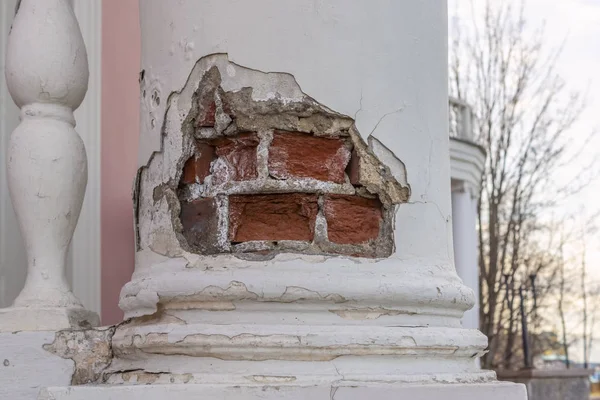 Stucco Luxurious Column Old Mansion Cracked Exposed Bricks — Stock Photo, Image