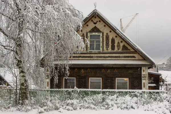 Старинный Деревянный Дом Российском Городе Зимой — стоковое фото