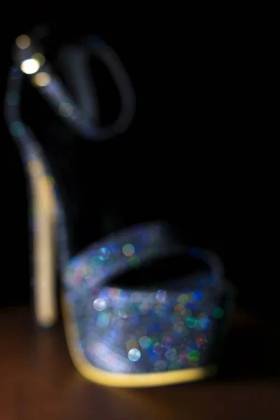 Όμορφο Σέξι Ψηλοτάκουνο Παπούτσι Λάμπει Πολύχρωμα Όμορφα Glints — Φωτογραφία Αρχείου