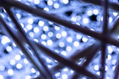 Işıl ışıl beyaz ve mavi bokeh arkaplan aydınlatması