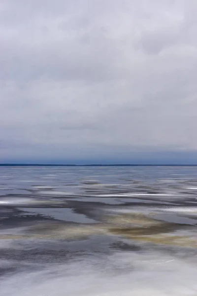 Paysage Vertical Lac Hiver Glacé Qui Commence Déjà Fondre — Photo