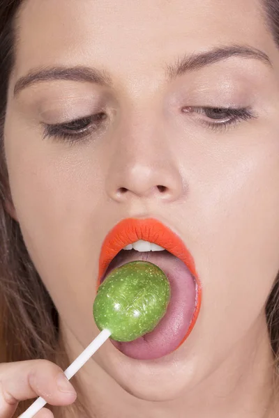 糖果和嘴唇的喜悦 — 图库照片
