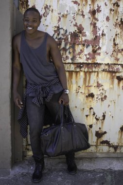 Şehrin tükendiğinde geçerken