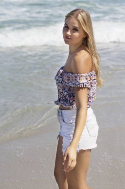 Güneşli bir gün plajda