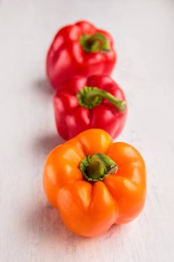 turuncu ve kırmızı biber