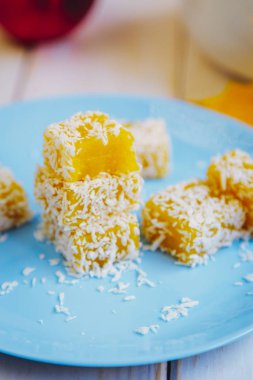 Hindistan cevizli ev yapımı balkabağı şekeri.